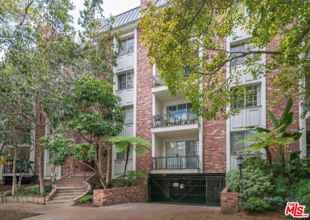 Property Photo:  1375 Kelton Ave  CA 90024 