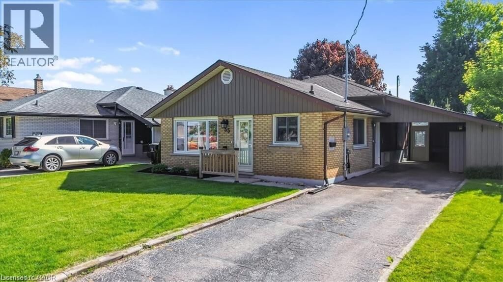Property Photo:  35 Weichel Street  ON N2M 2A7 