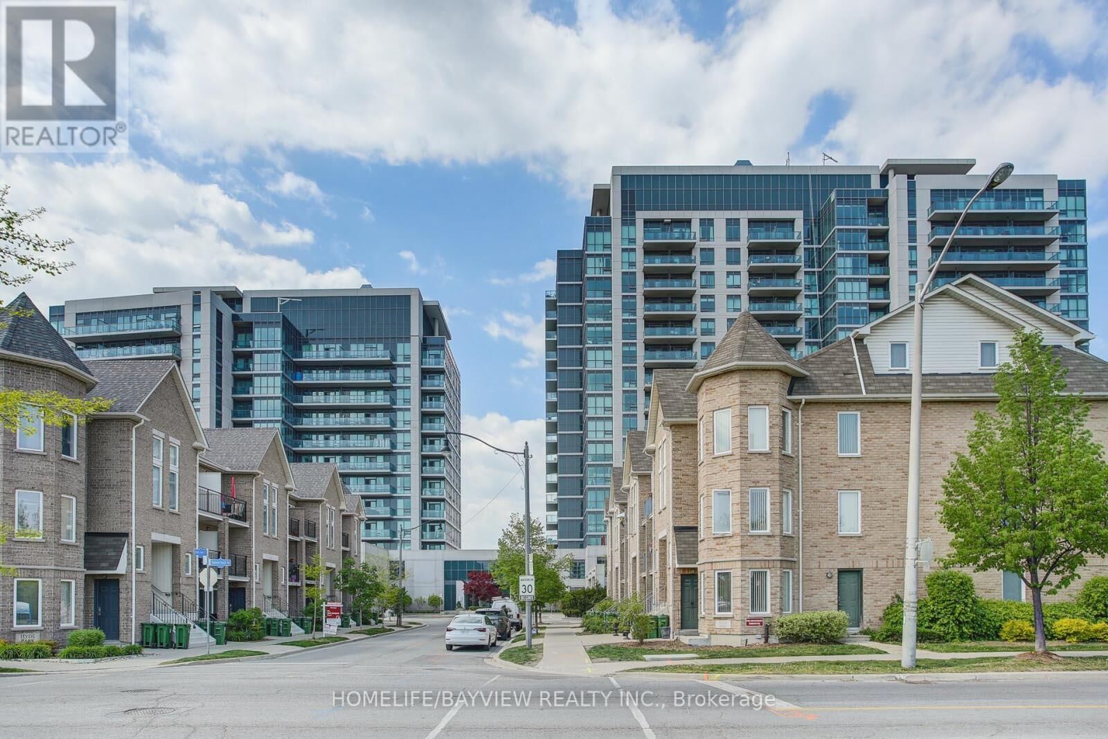 Property Photo:  35 Brian Peck Crescent 823  ON M4G 0A5 