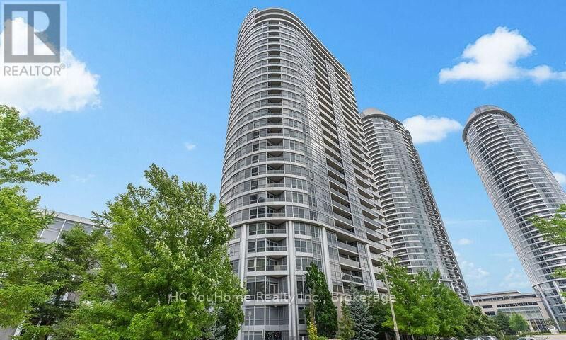 Property Photo: 151 Village Green Square 2207 ON M1S 0K5