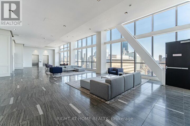 Property Photo:  488 University Avenue South 2507  ON M5G 0C1 