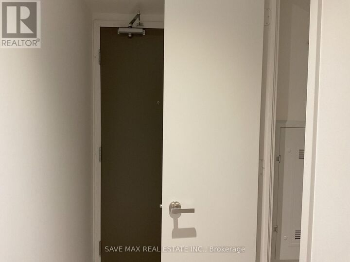 Property Photo: 448 Burnhamthorpe Road West 1312 ON L5B 0R4