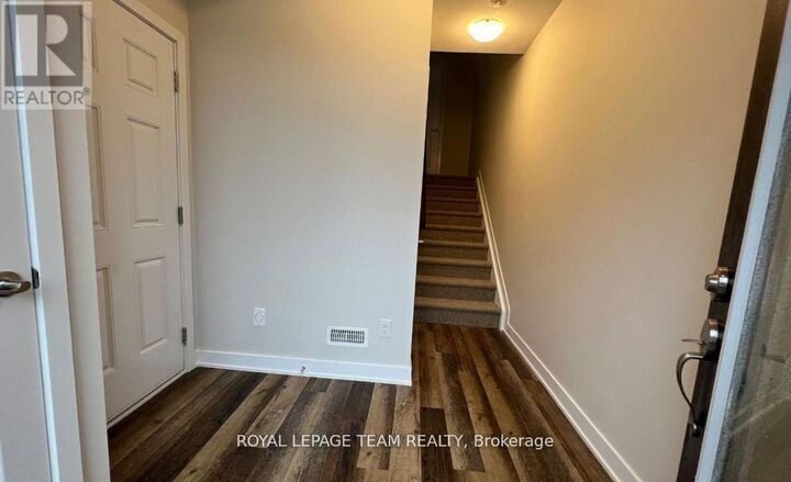 Property Photo:  204 Tussock Private  ON K1X 0M8 