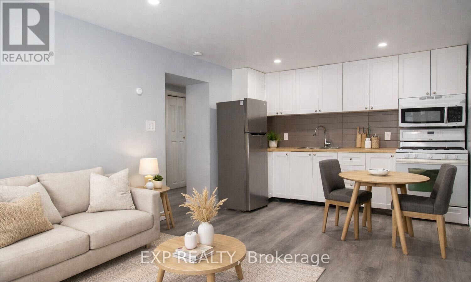 Property Photo:  104 South Street East Lower  ON N5H 1P8 