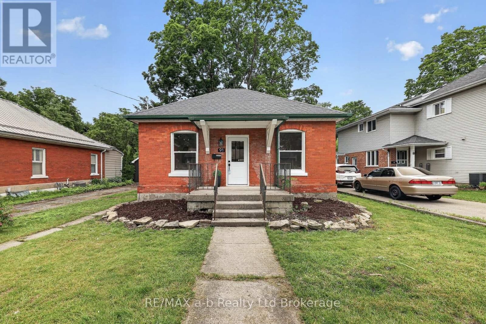 Property Photo: 91 Winniett Street ON N4S 5Z6