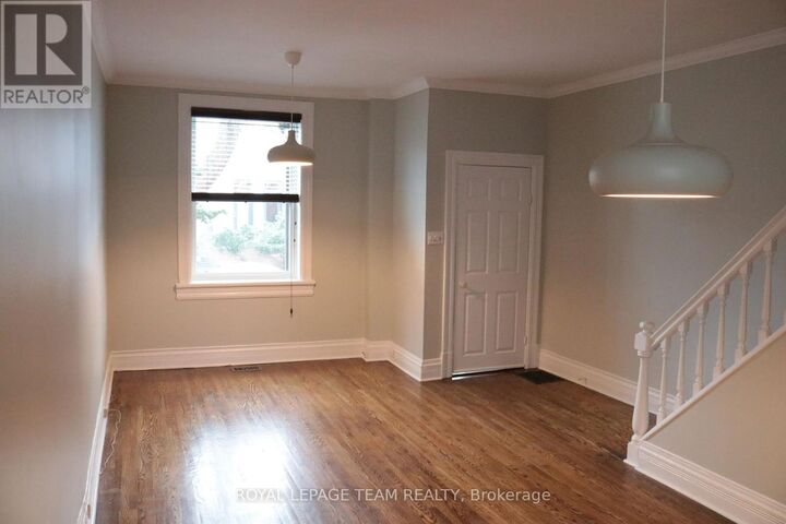 Property Photo: 35 Ivy Crescent ON K1M 1Y1