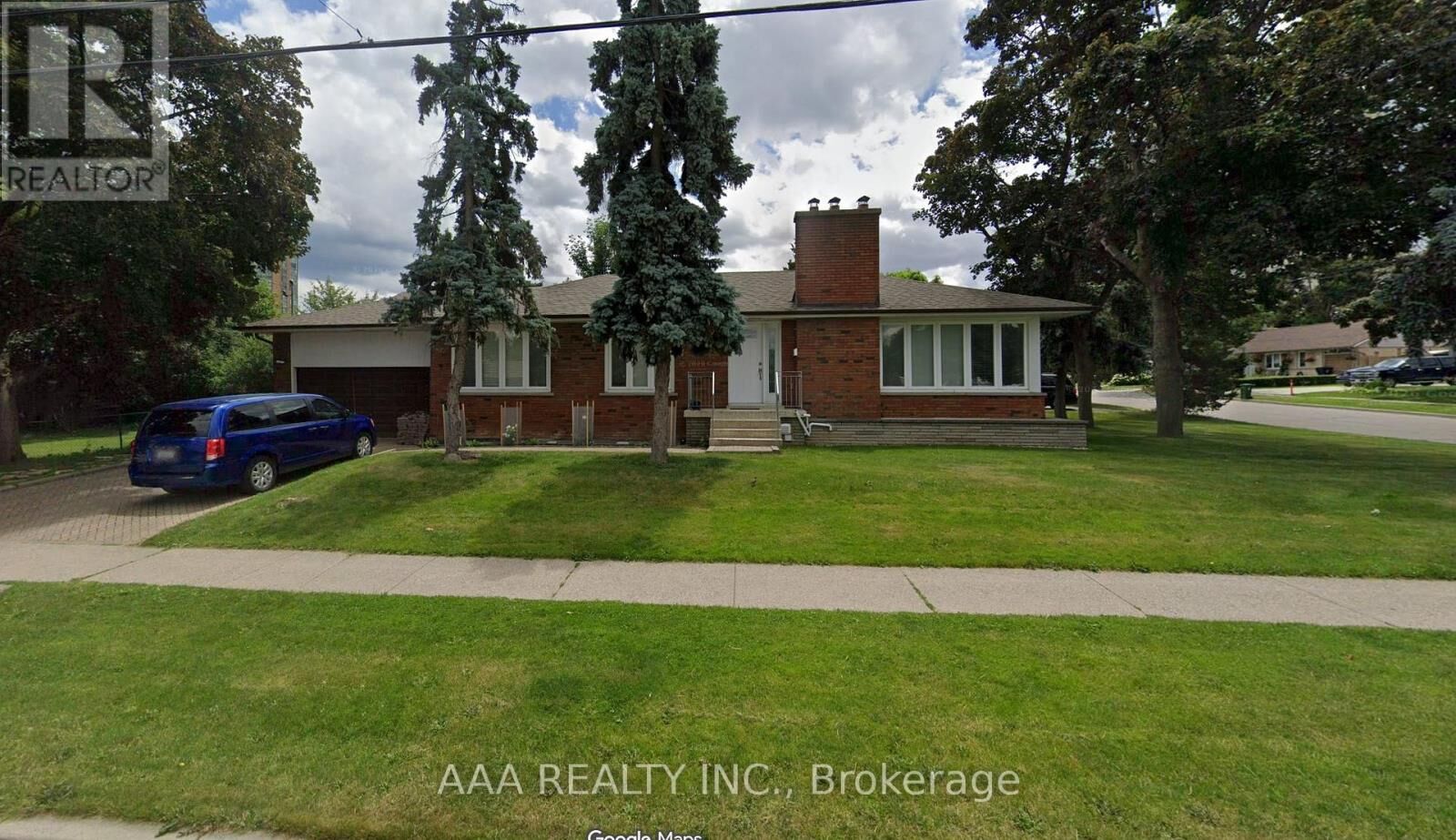 Property Photo:  27 Kingsview Boulevard  ON M9R 1T5 