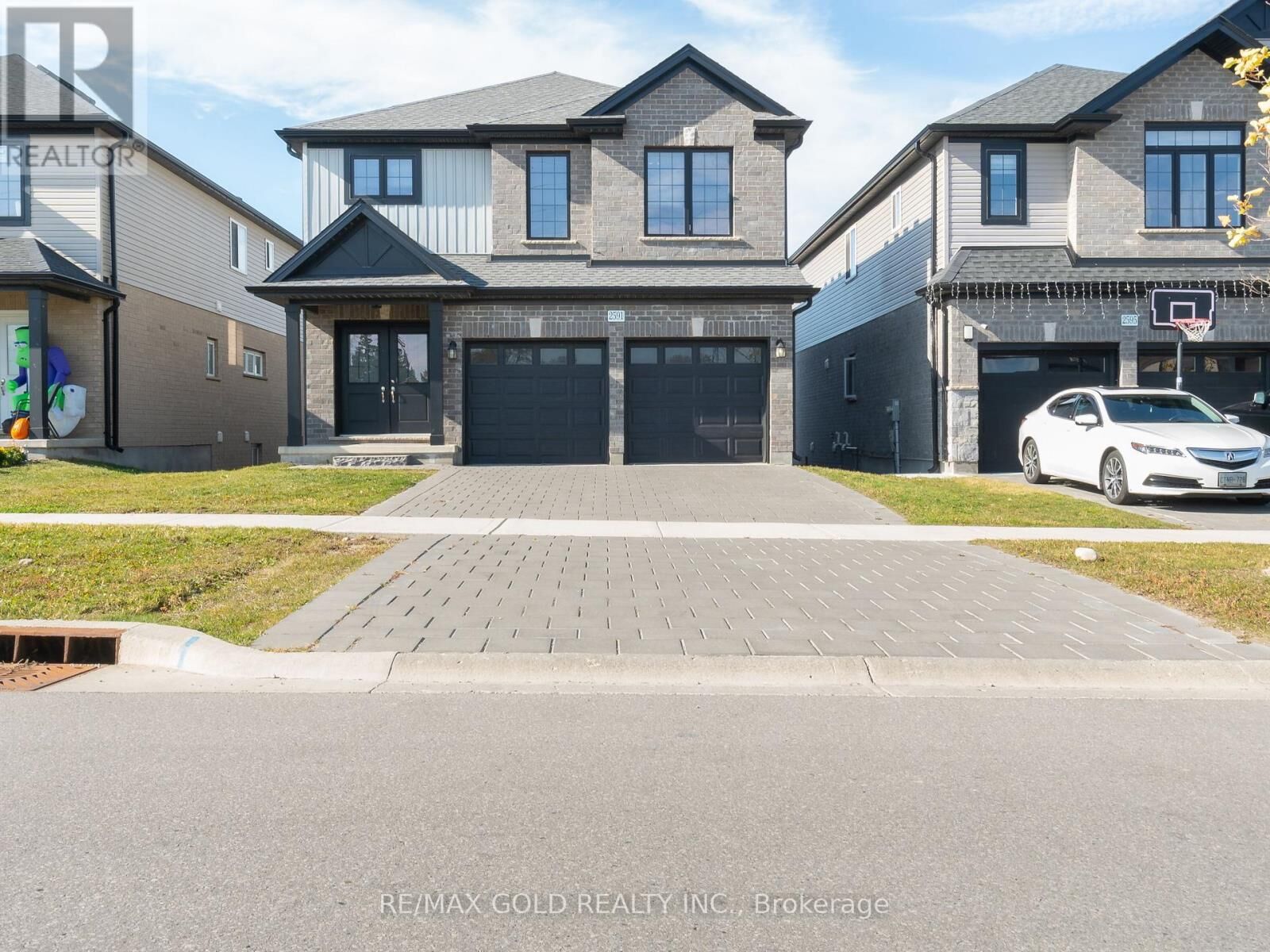 Property Photo: 2591 Sheffield Boulevard ON N6M 0G4