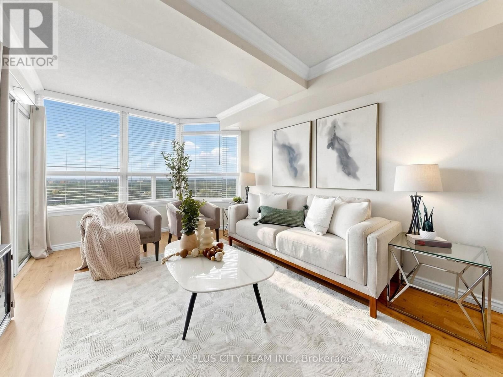 Property Photo:  268 Ridley Boulevard 1717  ON M5M 4N3 