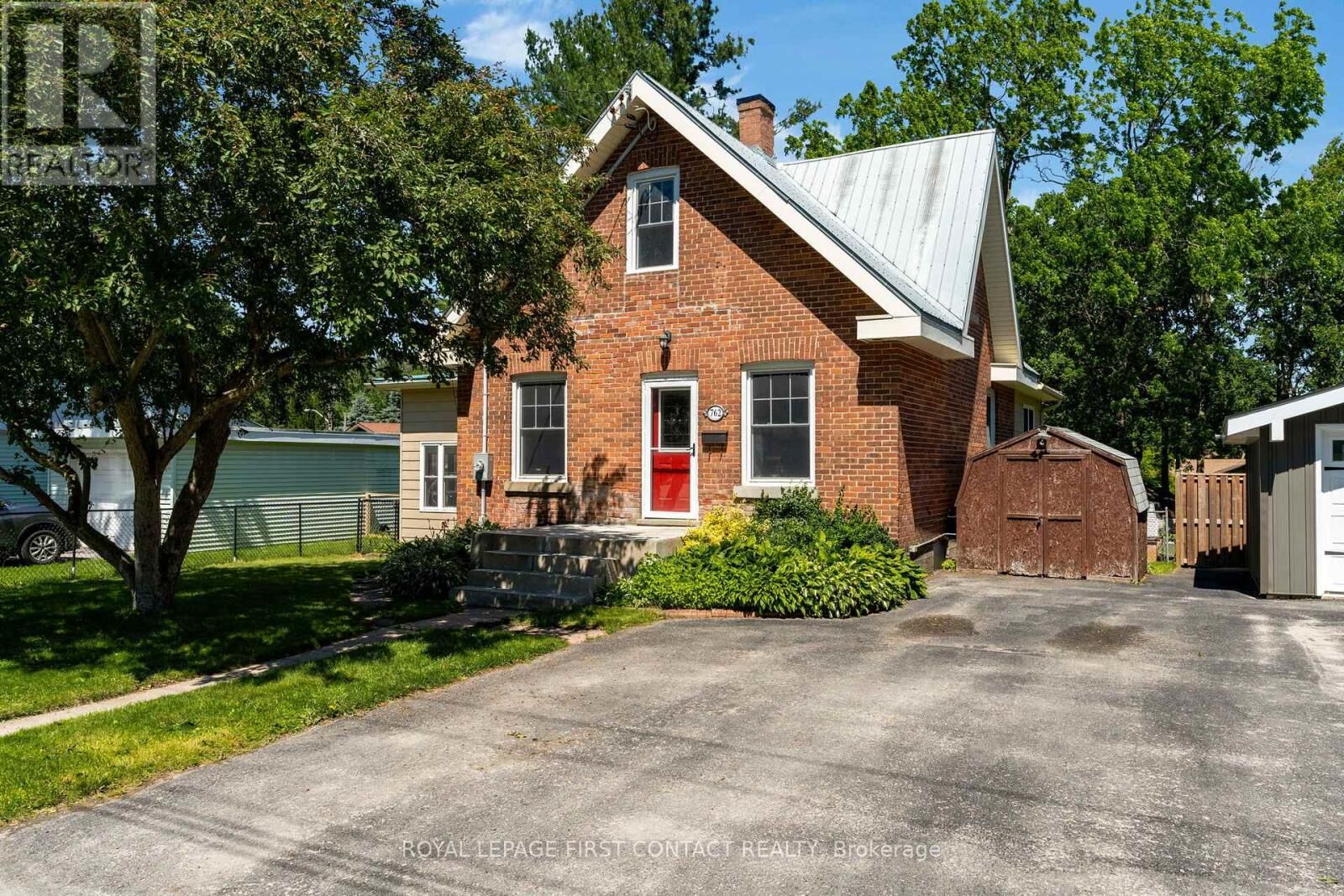 Property Photo: 762 Dominion Avenue ON L4R 1S3