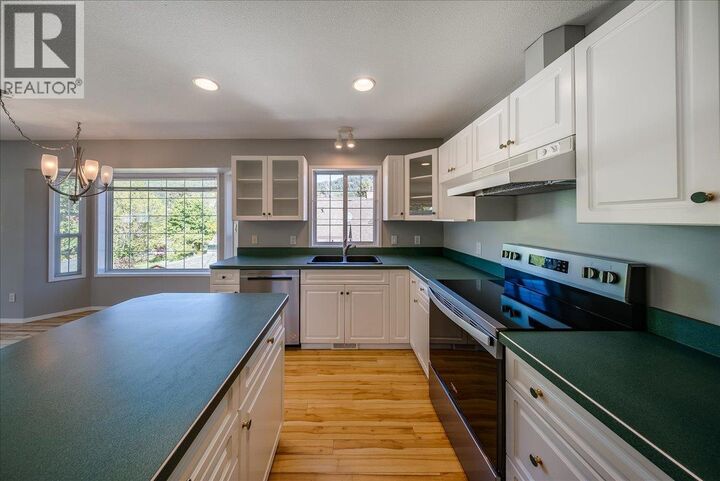Property Photo: 83 Kootenay Avenue South BC V0G 1L0
