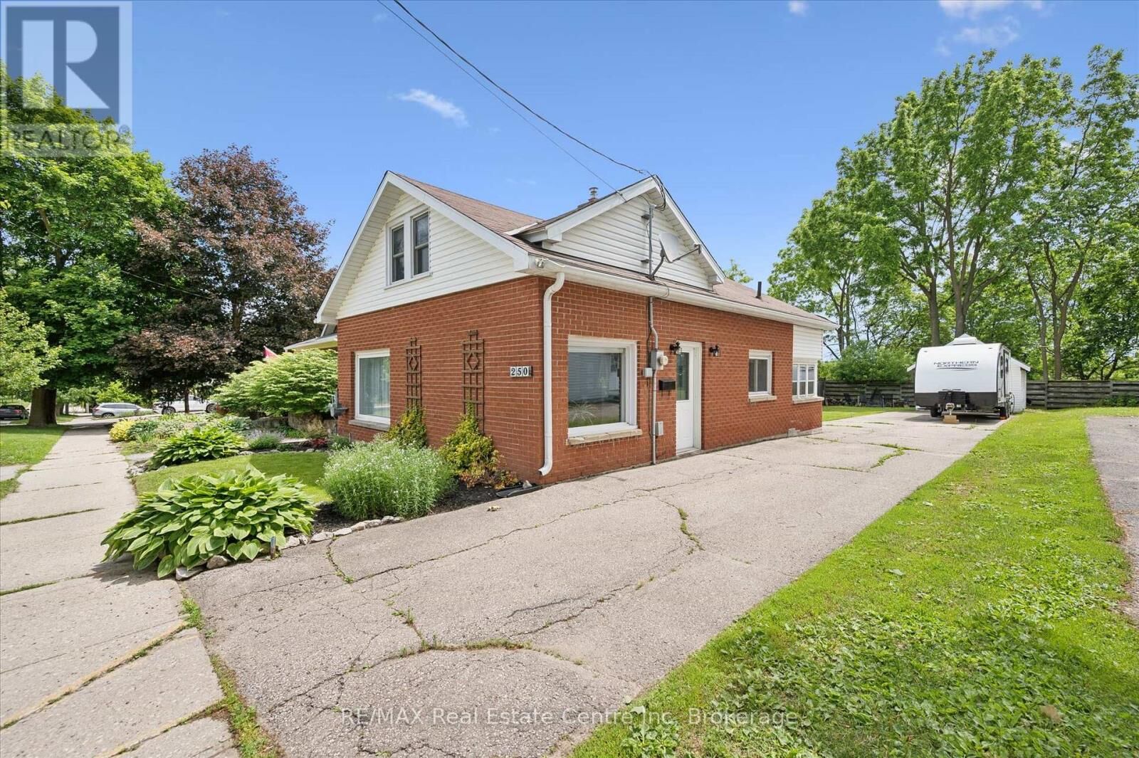 Property Photo:  250 St George Street East  ON N1M 1K4 
