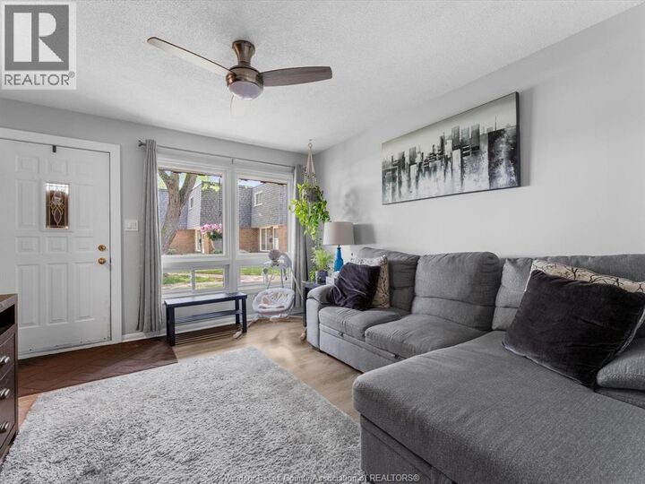 Property Photo:  256 Victoria Street South 32  ON N9V 2K5 