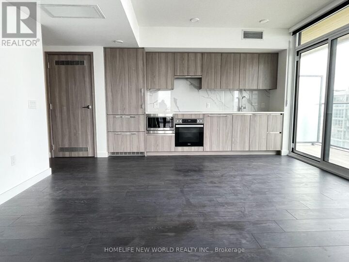 Property Photo: 3 Concord Cityplace Way 4111 ON M5V 0X4
