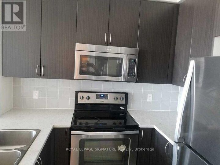 Property Photo:  339 Rathburn Road West Ph-03  ON L5B 0K6 