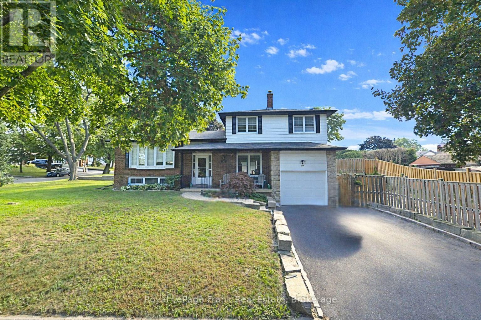 Property Photo:  489 Crestwood Drive  ON L1G 2R4 