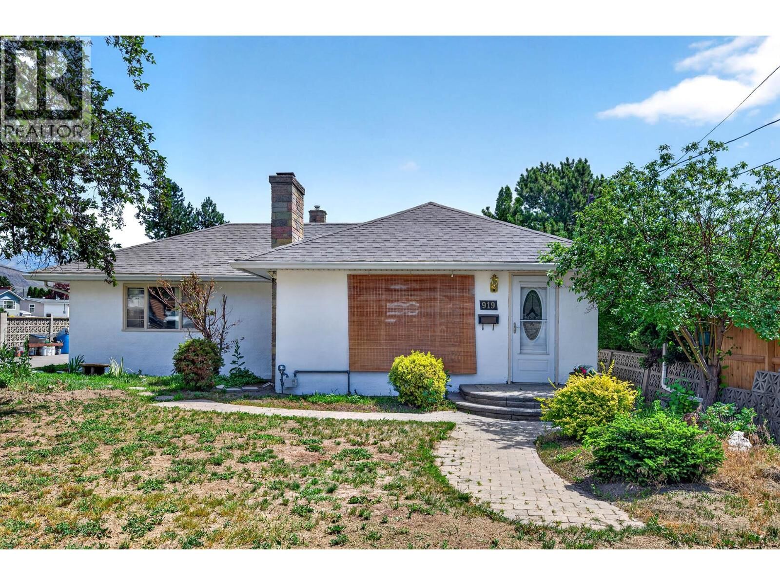 Property Photo:  919 Schreiner Street  BC V2B 5V8 