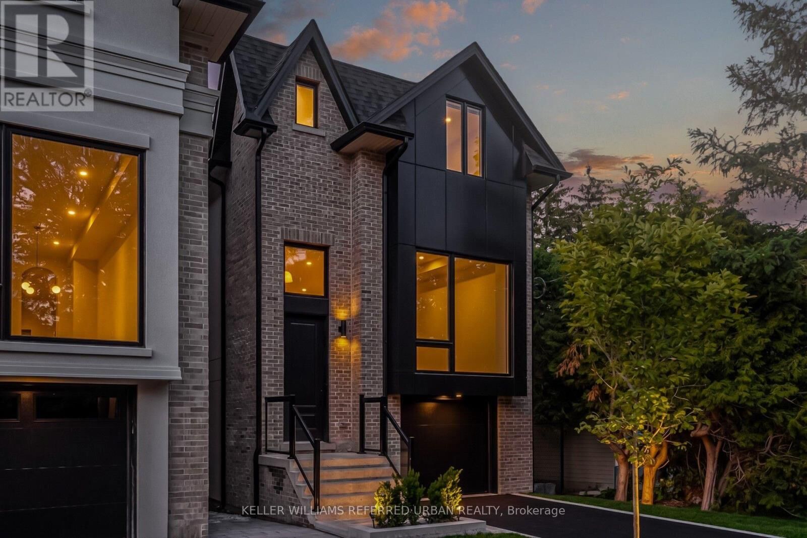 Property Photo:  37 Wesley Avenue  ON L5H 2M6 