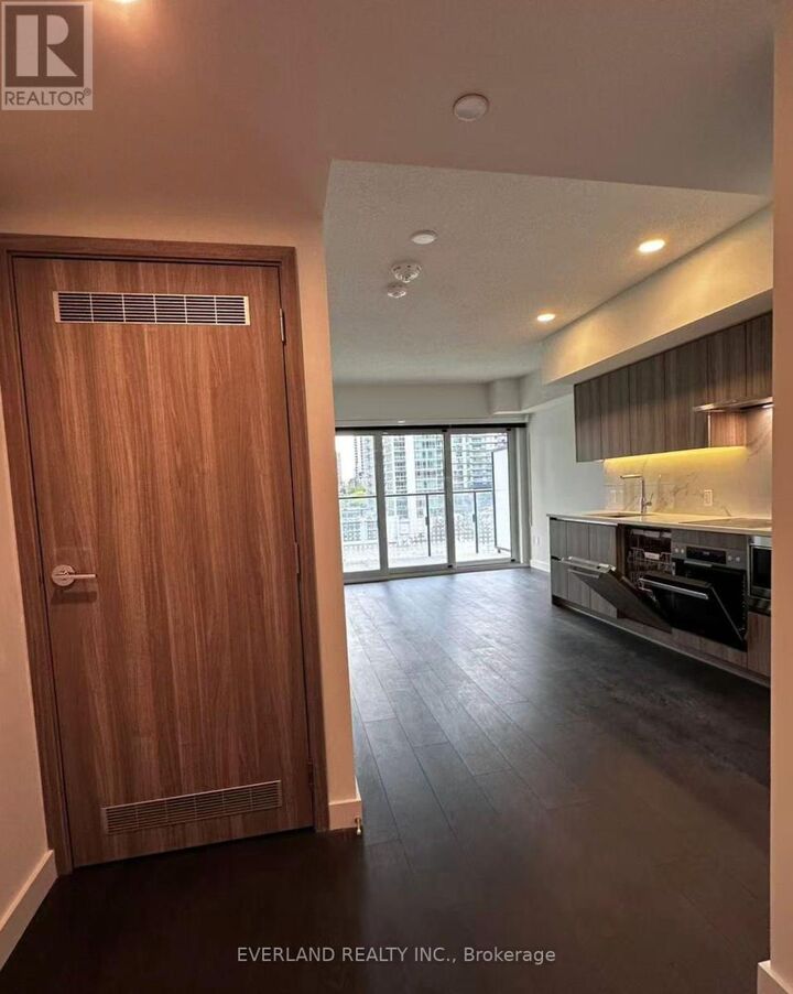 Property Photo:  3 Concord Cityplace Way 535  ON M5V 0X4 