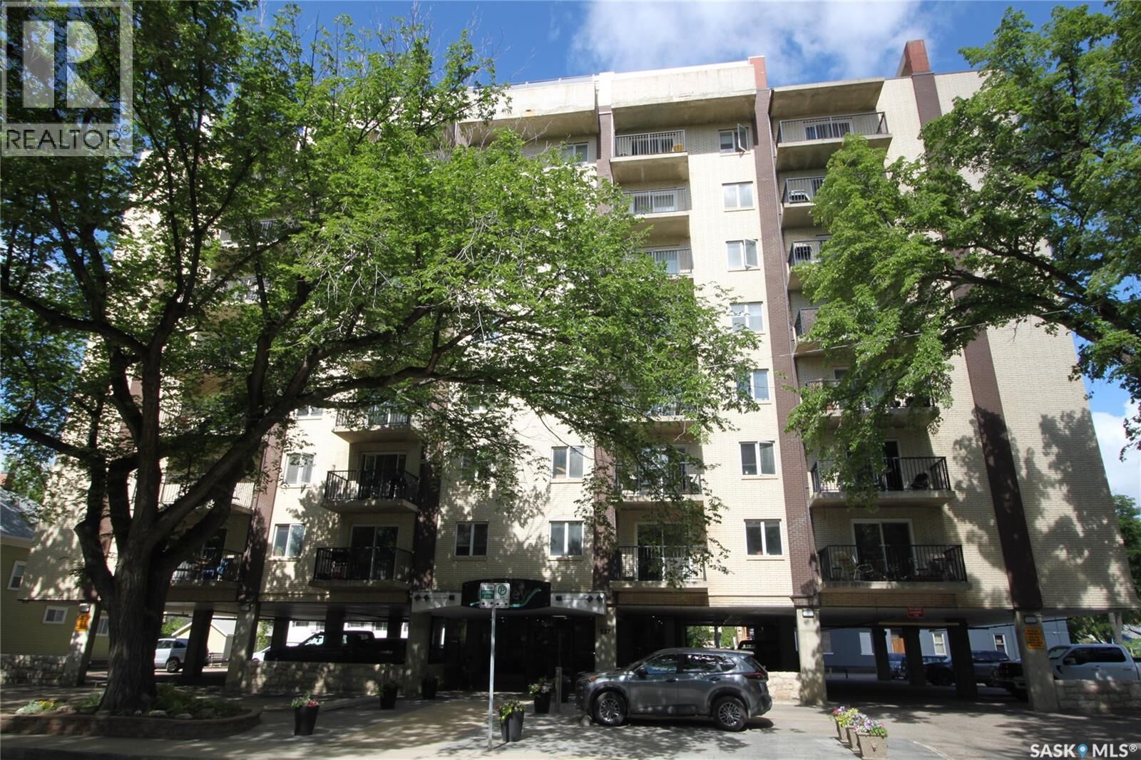 Property Photo:  205 537 4th Avenue N  SK S7K 2M6 