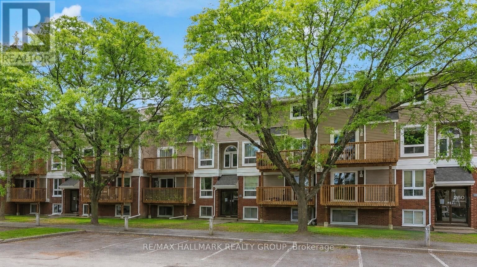 Property Photo: 240 Fenerty Court 1 ON K2L 3A7