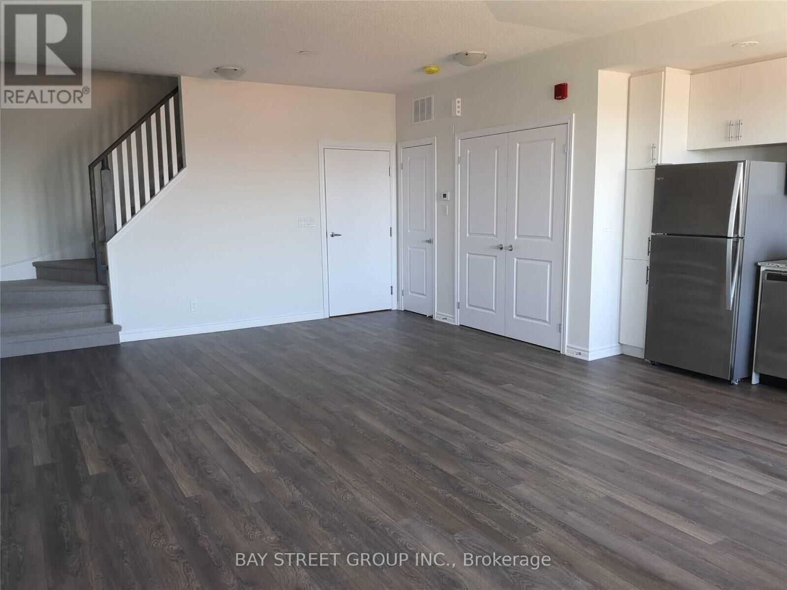 Property Photo:  95 Eastwood Park Gardens 7  ON M8W 0B9 