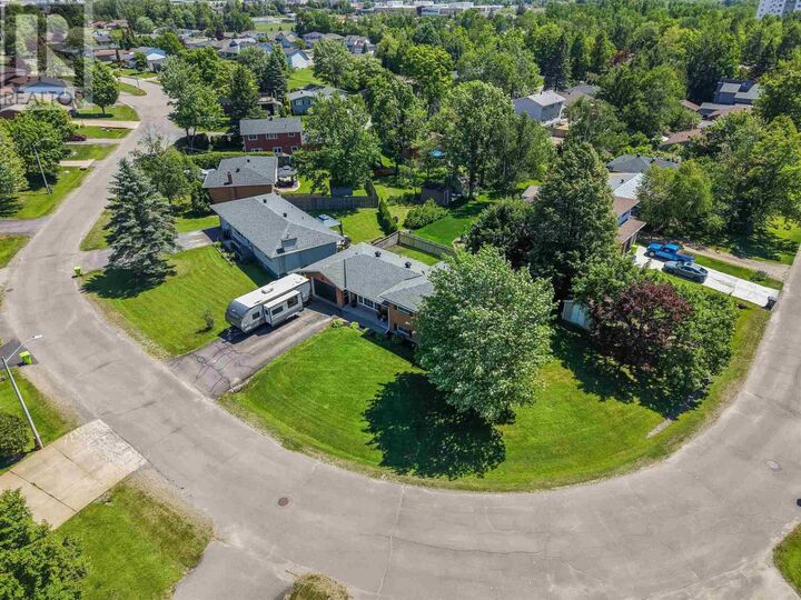 Property Photo:  81 Fort Creek Dr  ON P6C 5V1 