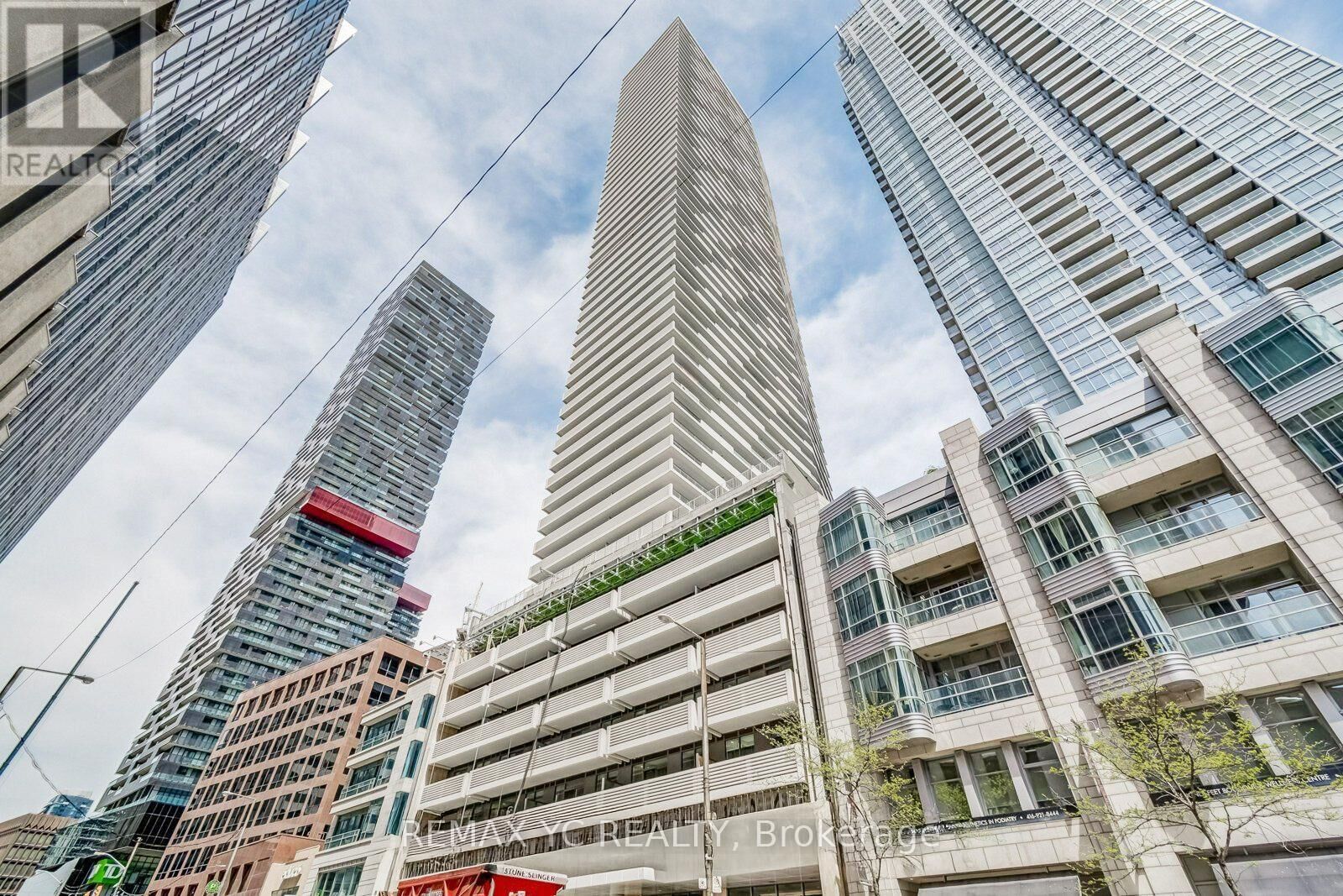 Property Photo:  2221 Yonge Street 3210  ON M4S 2B5 