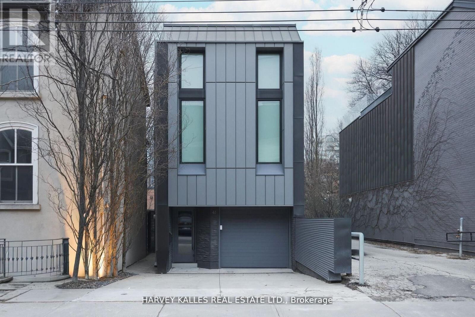 Property Photo:  41 Berryman Street  ON M5R 1M7 