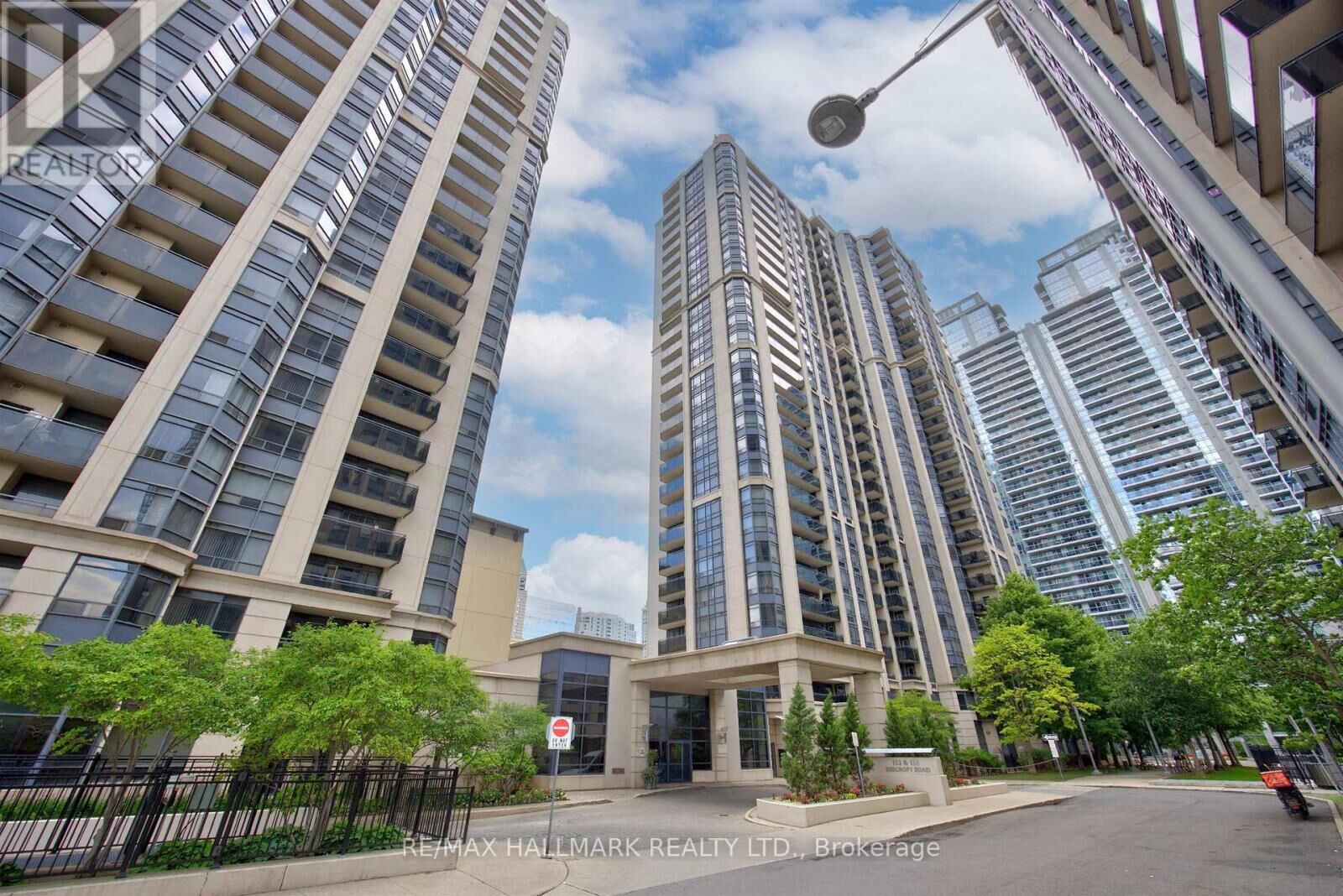 Property Photo:  155 Beecroft Road 812  ON M2N 7C6 