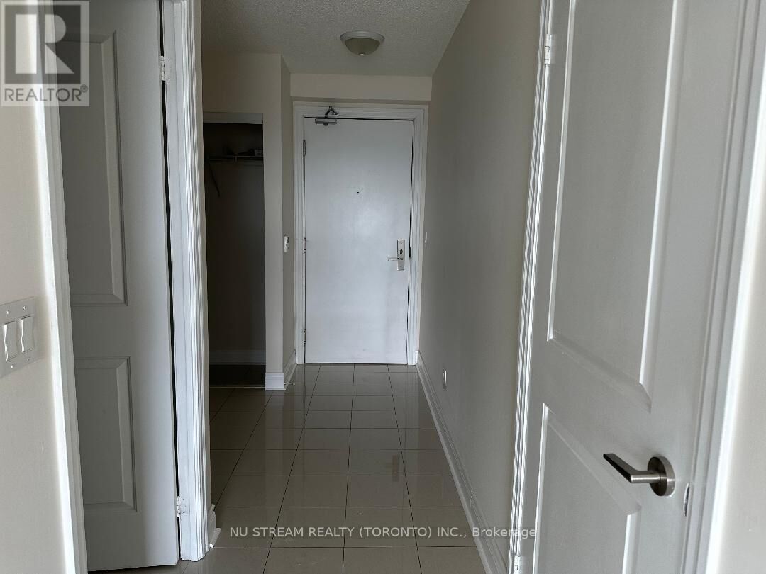 Property Photo: 275 Yorkland Road 2802 ON M2J 0B3