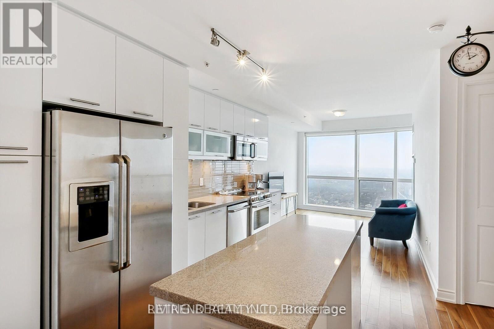 Property Photo:  388 Yonge Street 6505  ON M5B 0A4 