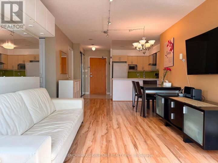 Property Photo: 9017 Leslie Street 112 ON L4B 4R8