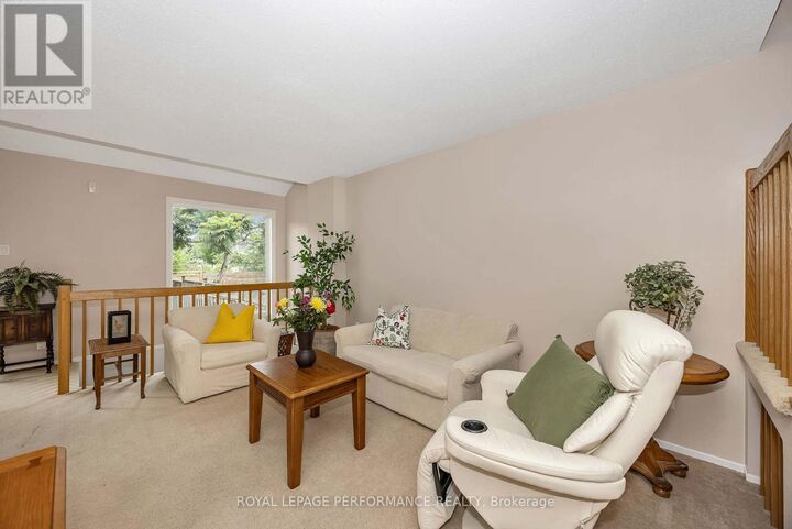 Property Photo:  26 Armadale Crescent  ON K2J 4A4 