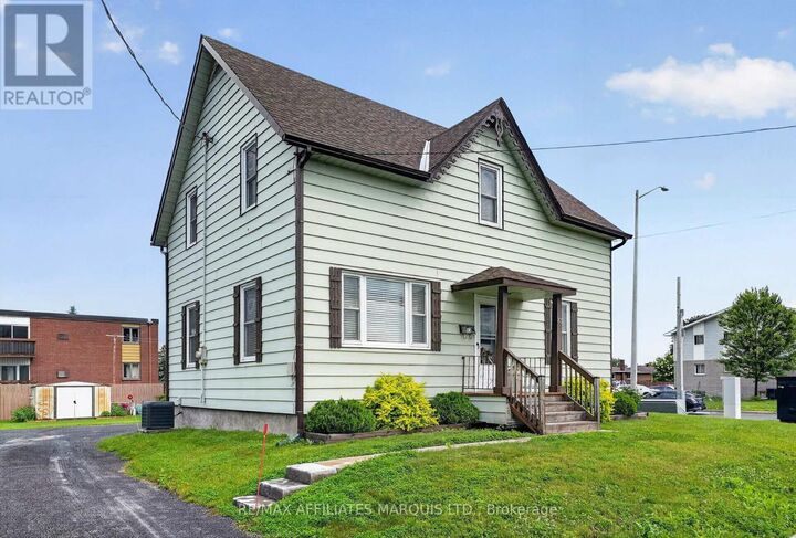 Property Photo:  83 Eleventh Street East  ON K6H 2Y3 