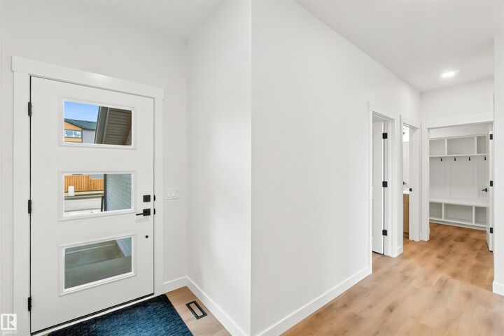 Property Photo:  2232 5 Avenue SW  AB T6X 3L8 