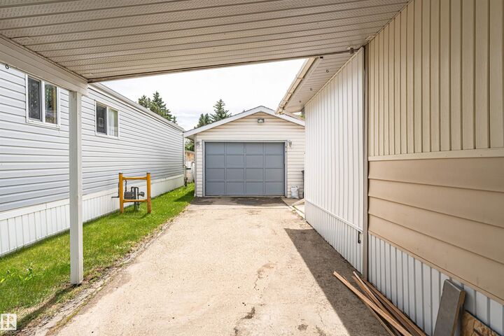 Property Photo: 1031 West Mt Crescent NW AB T5S 1T6