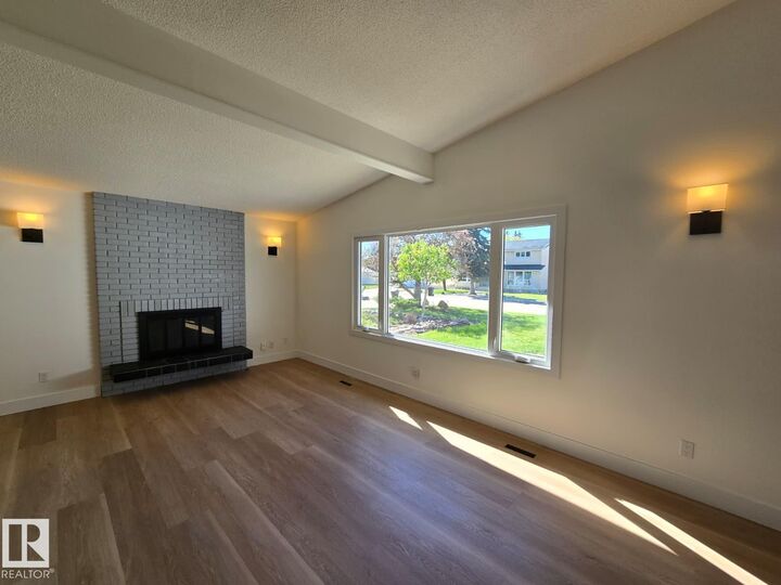 Property Photo:  18526 86A Avenue NW  AB T5T 1J6 