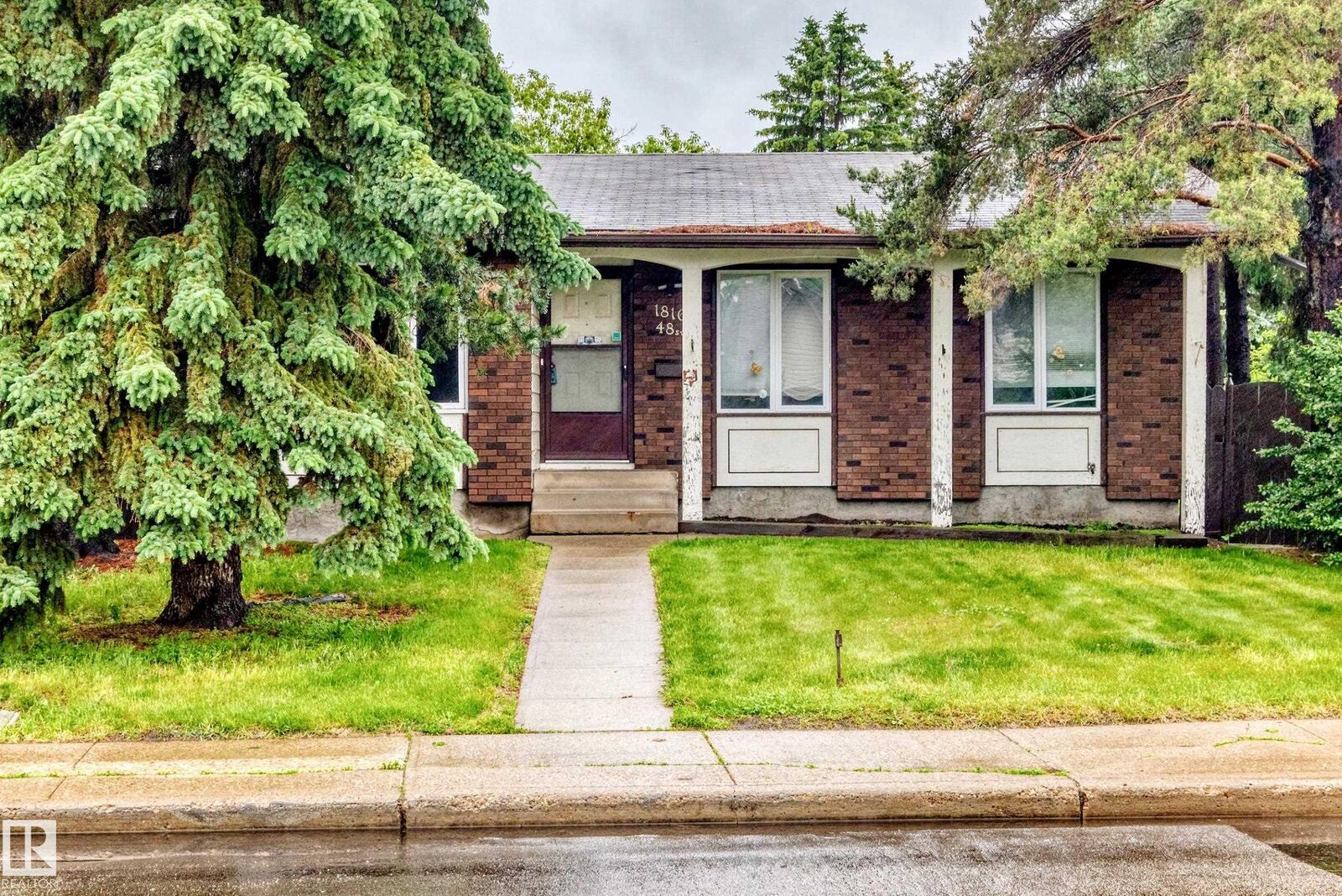 Property Photo:  1816 48 Street NW  AB T6L 2X6 