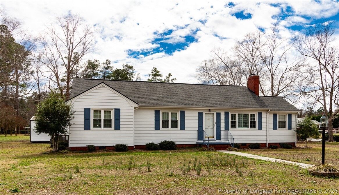 Property Photo: 717 W Cutlar Street NC 28384