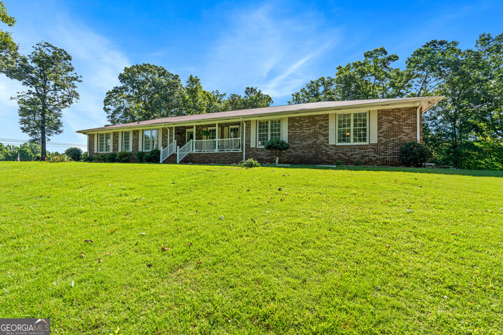 Property Photo:  5023 Veterans Mem. Pkway.  AL 36863 