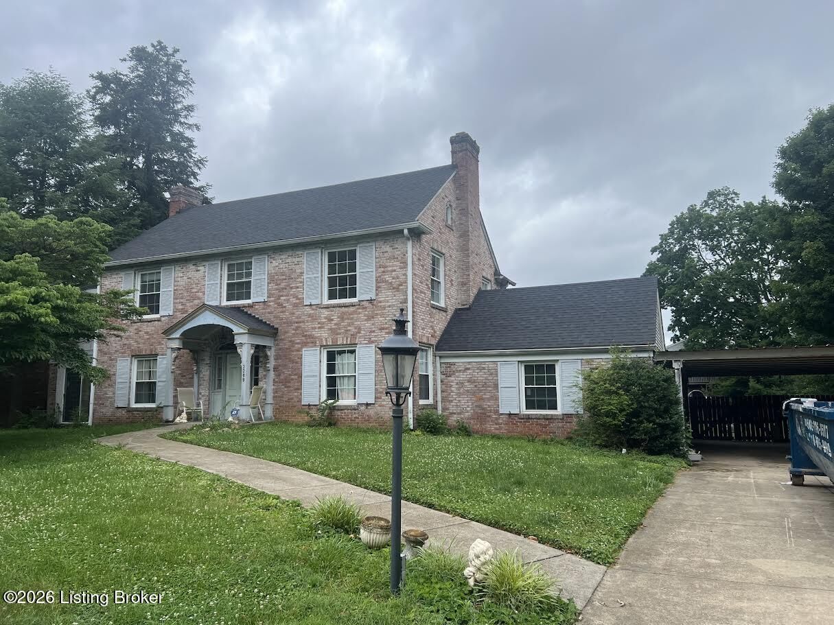 Property Photo: 2209 Bashford Manor Ln KY 40218