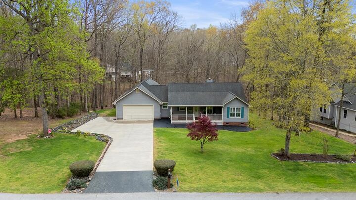 Property Photo:  106 Broken Ridge Ct  SC 29646 