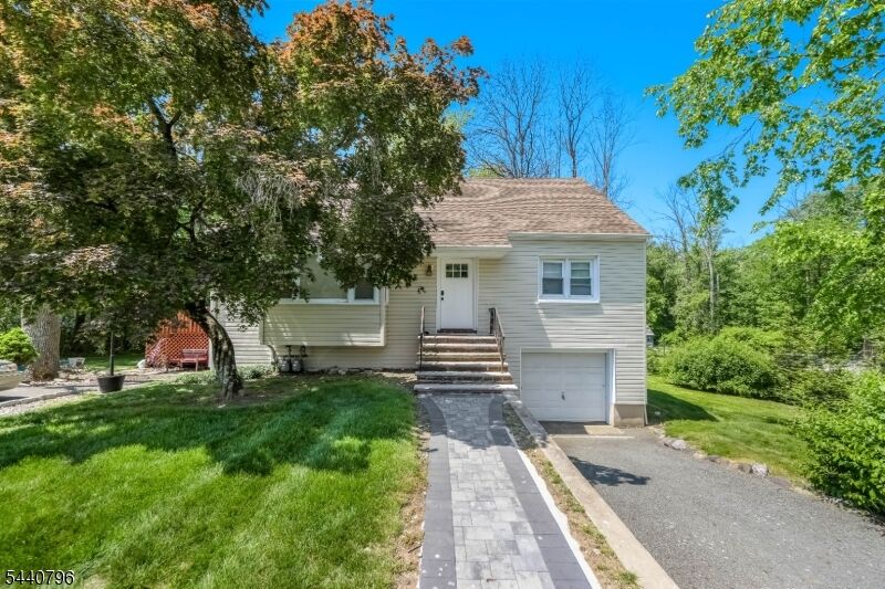 Property Photo:  6 Waughaw Rd  NJ 07082 