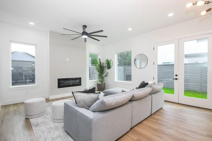 Property Photo: 6545 Sealey Street TX 77091