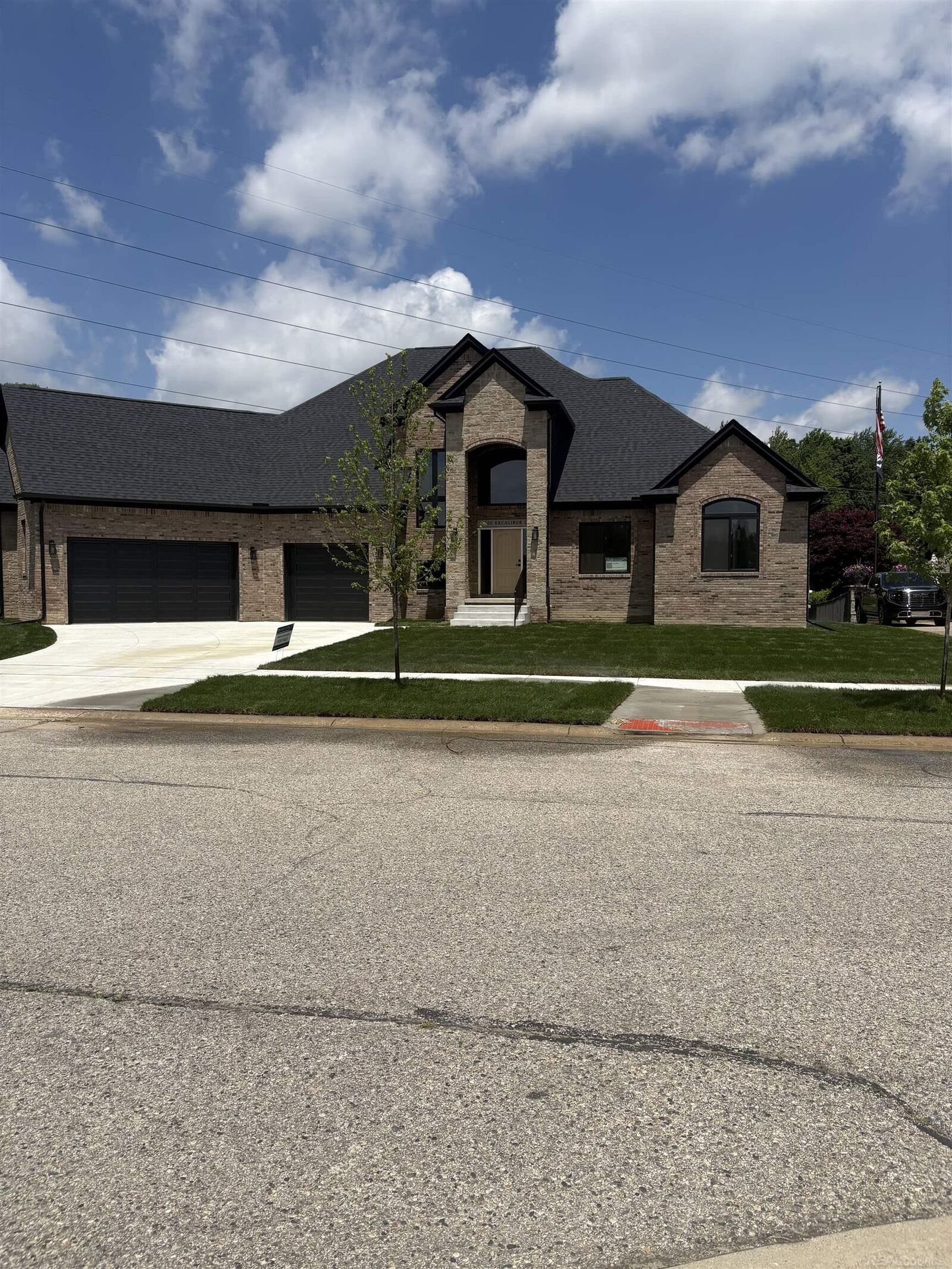Property Photo:  10505 Excalibur Drive  MI 48315 