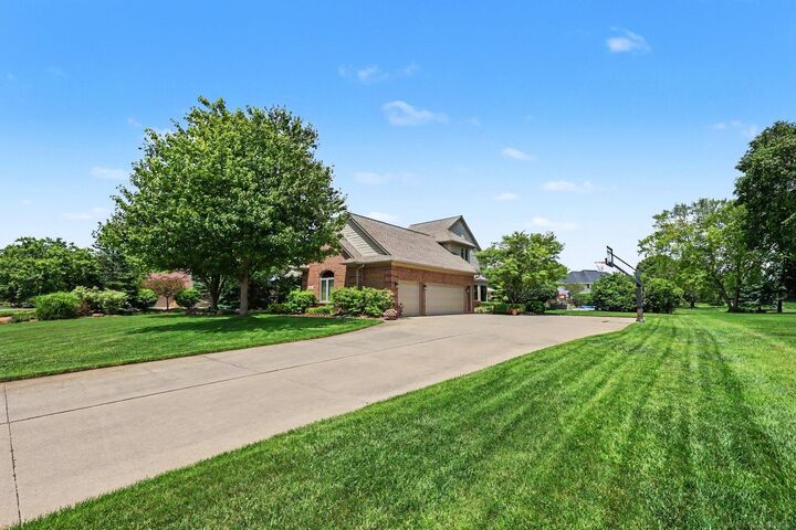 Property Photo:  3189 Huntington Circle  MI 48094 