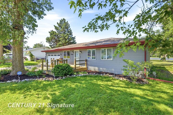 Property Photo:  1438 Flanders Drive  MI 48604 