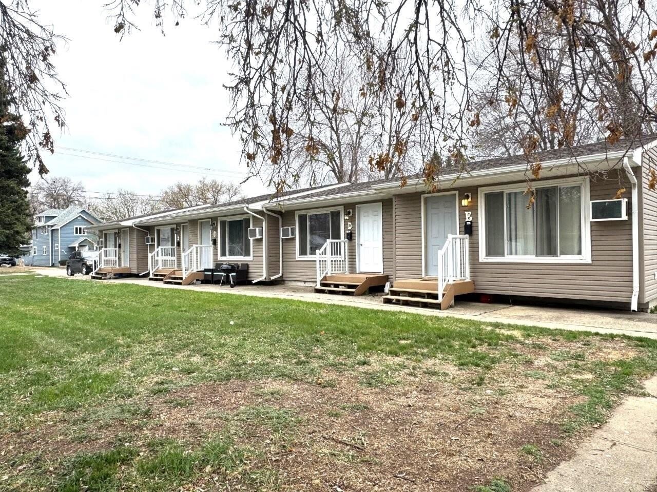 Property Photo: 621 1st St NE ND 58703