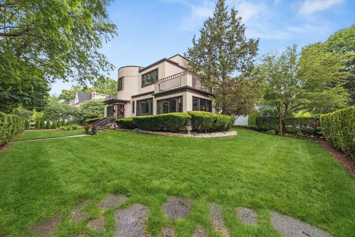 Property Photo: 301 W Cossitt Avenue IL 60525